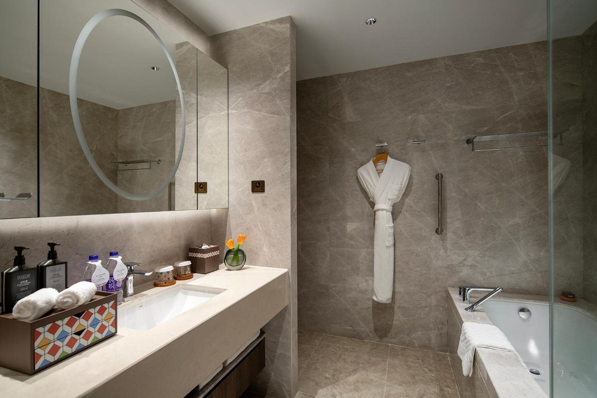 Yuexiu Hotel Guangzhou, Curio Collection By Hilton Dış mekan fotoğraf